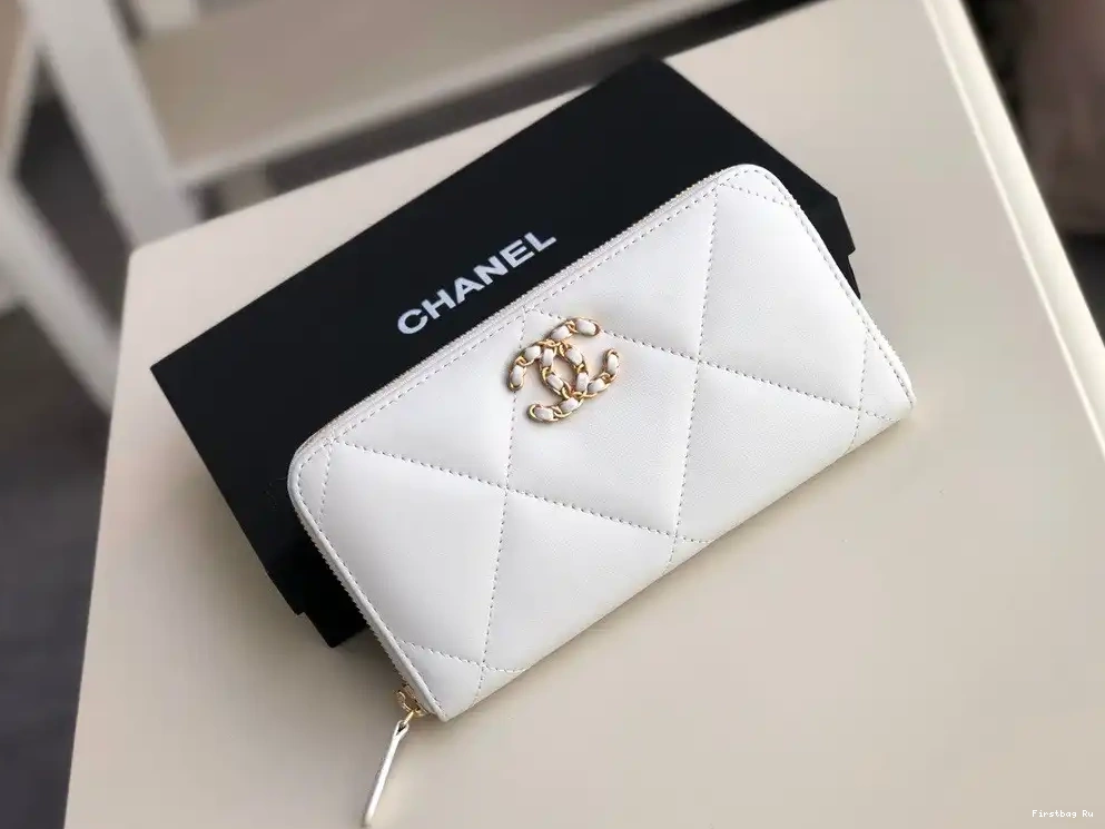First Bag Ru CHANEL WALLET ZIPPED 19 0617